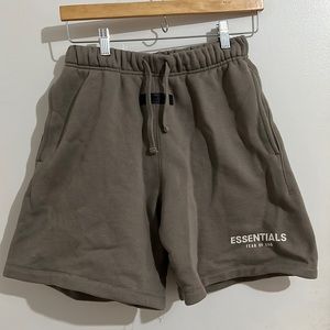 Fear of god essentials kids shorts dessert taupe SS22